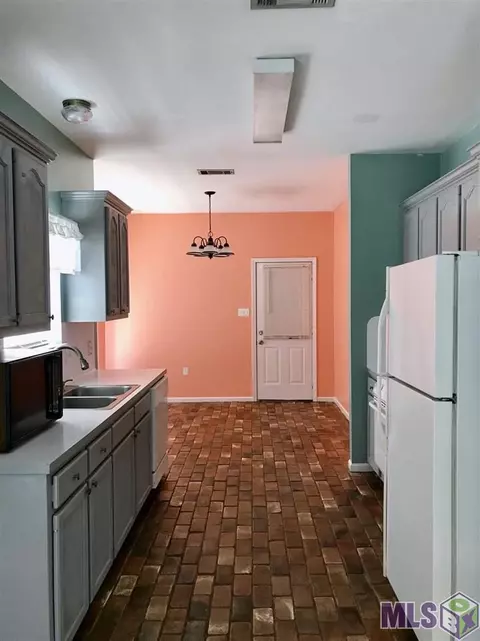30431 Michelle St, Walker, LA 70785 photo 2