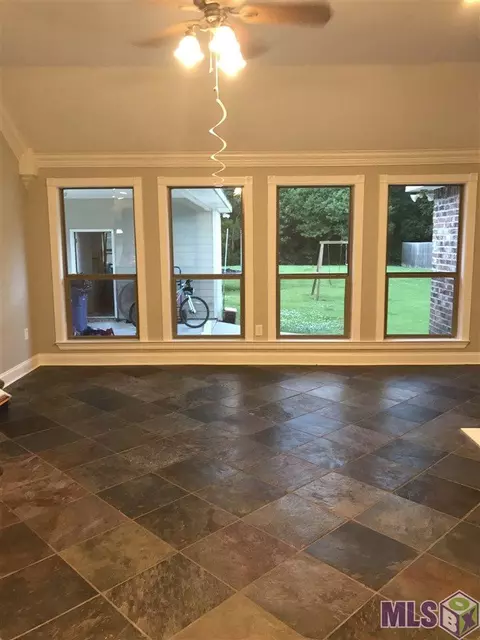 27035 Glascock Ln, Walker, LA 70785 photo 3