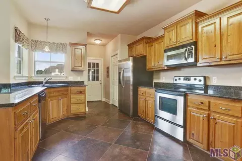 34060 Springlake Dr, Walker, LA 70785 photo 2