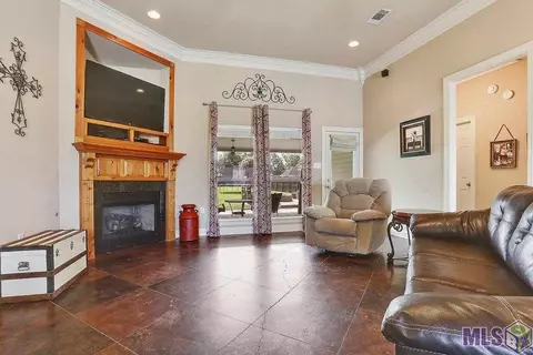 34060 Springlake Dr, Walker, LA 70785 photo 4