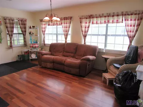 36510 N Walker Rd, Walker, LA 70785 photo 1