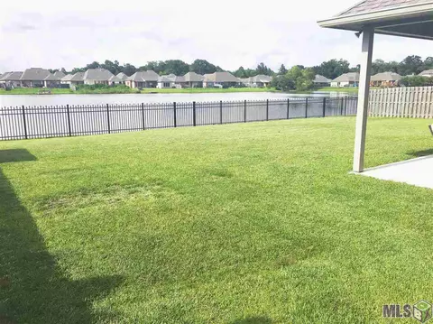 13359 Williamsburg Dr, Walker, LA 70785 photo 2