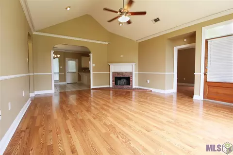 13577 Meadow Crossing Dr, Walker, LA 70785 photo 4