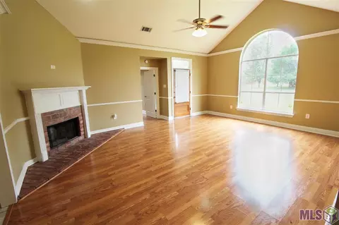 13577 Meadow Crossing Dr, Walker, LA 70785 photo 3