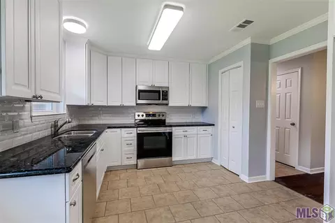 8032 Misty Oaks Ave, Baker, LA 70714 photo 1
