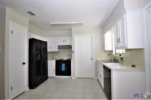 29647 Park St, Walker, LA 70785 photo 5