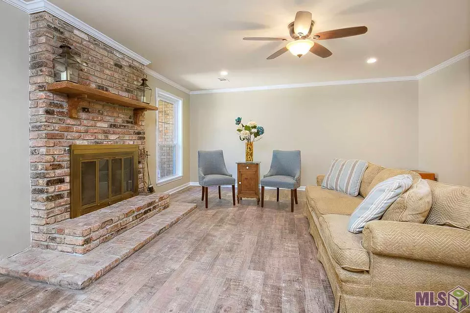  3045 Woodland Ridge Blvd, Baton Rouge, LA 70816 photo 1