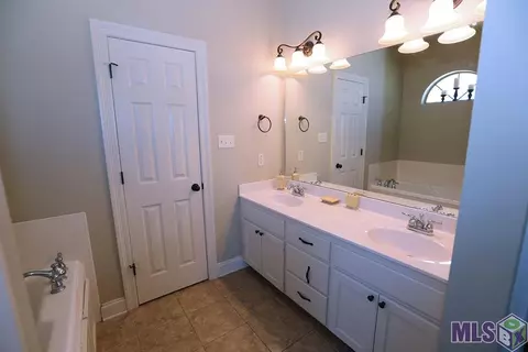 12723 Roe Dr, Walker, LA 70785 photo 10