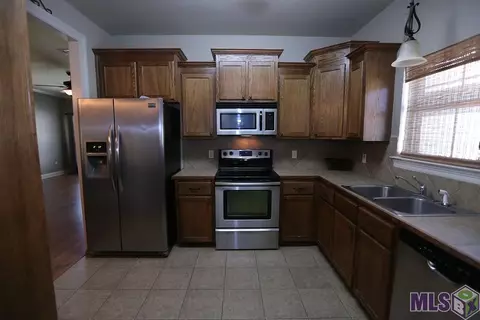 12723 Roe Dr, Walker, LA 70785 photo 5
