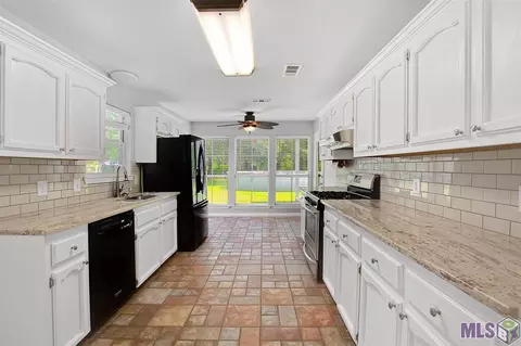 13390 Savannah Dr, Walker, LA 70785 photo 6