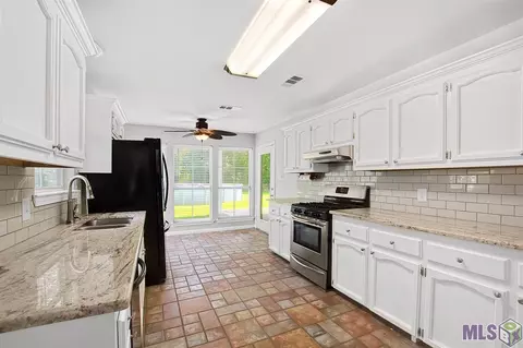 13390 Savannah Dr, Walker, LA 70785 photo 3