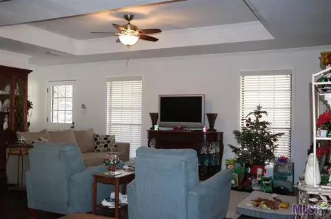 14528 E Beaver Dr, Pride, LA 70770 photo 4