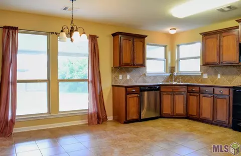 12724 Roe Dr, Walker, LA 70785 photo 4