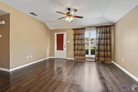 12721 Darby Dr, Walker, LA 70785 photo 2
