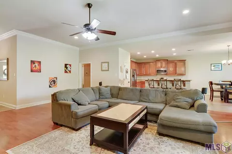 3345 Orleans Quarters Dr, Brusly, LA 70719 photo 4