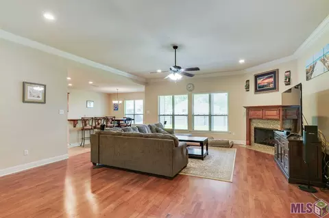 3345 Orleans Quarters Dr, Brusly, LA 70719 photo 3