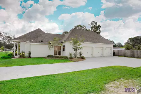 15081 Proche Ln, Central, LA 70770 photo 3