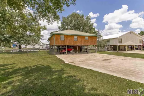 32819 Cypress Dr, Springfield, LA 70462 photo 2