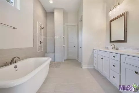 9388 Villa Crossing Dr, Greenwell Springs, LA 70739 photo 11