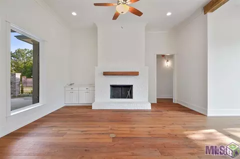 9388 Villa Crossing Dr, Greenwell Springs, LA 70739 photo 8