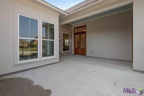 9388 Villa Crossing Dr, Greenwell Springs, LA 70739 photo 4