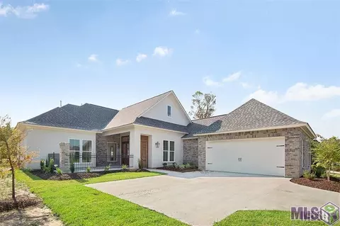 9388 Villa Crossing Dr, Greenwell Springs, LA 70739 photo 2
