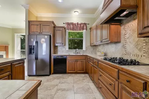 13364 Williamsburg Dr, Walker, LA 70785 photo 4