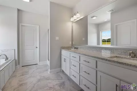 31884 Redrick Dr, Walker, LA 70785 photo 9