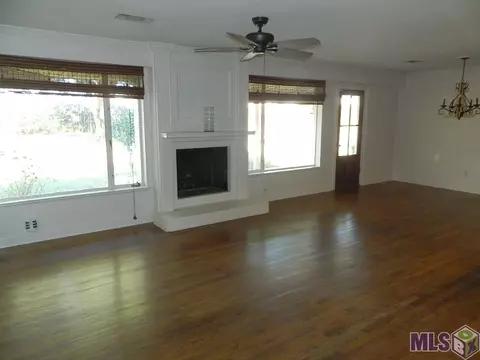 9743 Mollylea Dr, Baton Rouge, LA 70815 photo 5