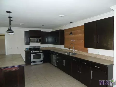 9743 Mollylea Dr, Baton Rouge, LA 70815 photo 2