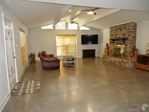 20689 Buns Ln, Springfield, LA 70462 photo 8