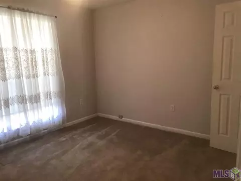 29373 Dana St, Walker, LA 70785 photo 2