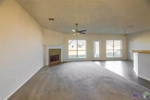 12795 Diamond Lake Dr, Walker, LA 70785 photo 3
