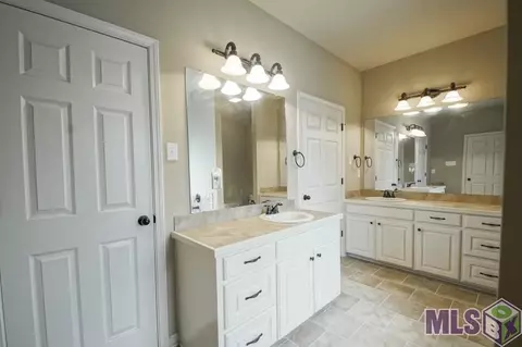 31127 Green Leaf Dr, Walker, LA 70785 photo 7
