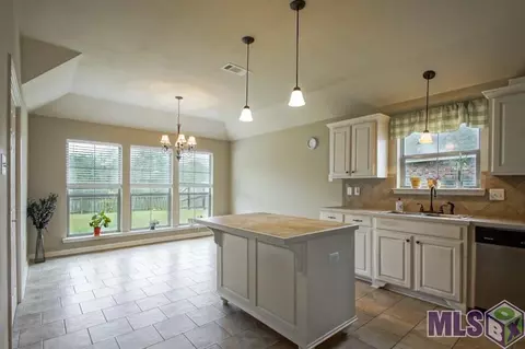 31127 Green Leaf Dr, Walker, LA 70785 photo 4