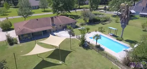 11719 Pine St, Walker, LA 70785 photo 2