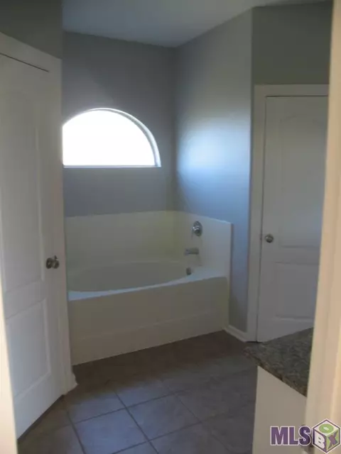 33827 Perkins Crossing Rd, Walker, LA 70785 photo 12