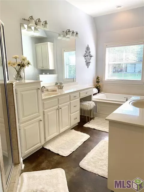 30070 Oak Shadow Dr, Walker, LA 70785 photo 11