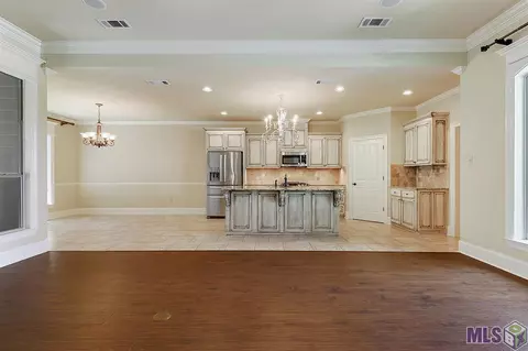13276 Williamsburg Dr, Walker, LA 70785 photo 4