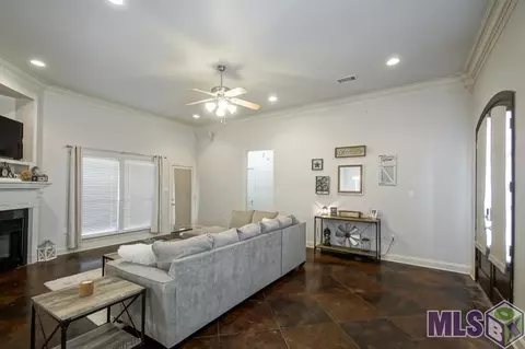 34060 Springlake Dr, Walker, LA 70785 photo 4