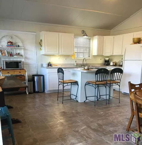 32699 Cypress Dr, Springfield, LA 70462 photo 4