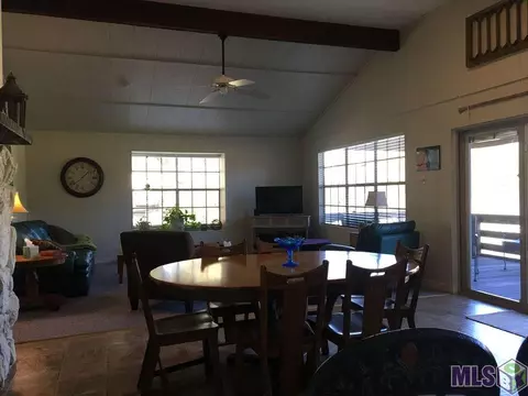 32699 Cypress Dr, Springfield, LA 70462 photo 3