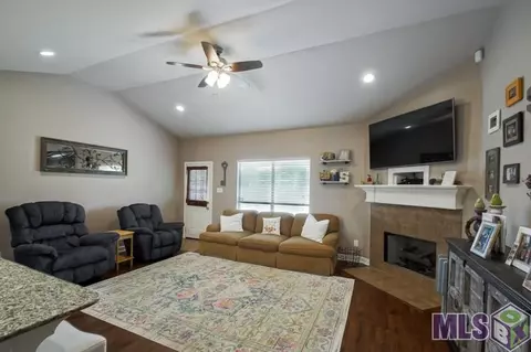 34052 Springlake Dr, Walker, LA 70785 photo 6