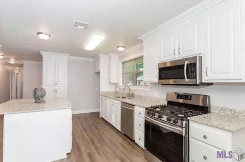 438 E Main St, Brusly, LA 70719 photo 8