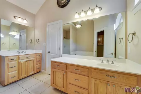 14129 Twelve Oaks Dr, Walker, LA 70785 photo 11