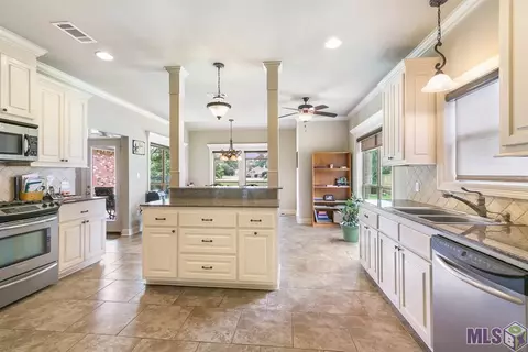 13420 Williamsburg Dr, Walker, LA 70785 photo 10