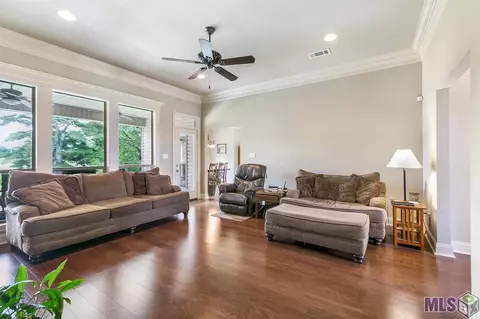 13420 Williamsburg Dr, Walker, LA 70785 photo 5