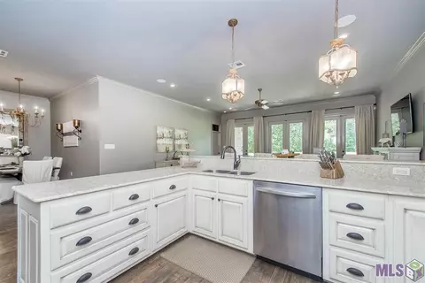 23695 Monarch Pt, Springfield, LA 70462 photo 13