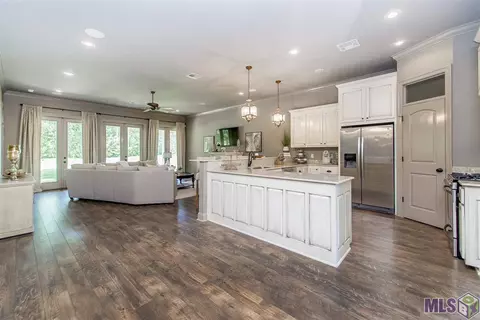 23695 Monarch Pt, Springfield, LA 70462 photo 10