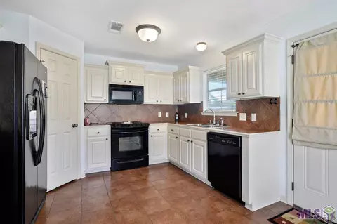 12270 Greenbriar Dr, Walker, LA 70785 photo 2